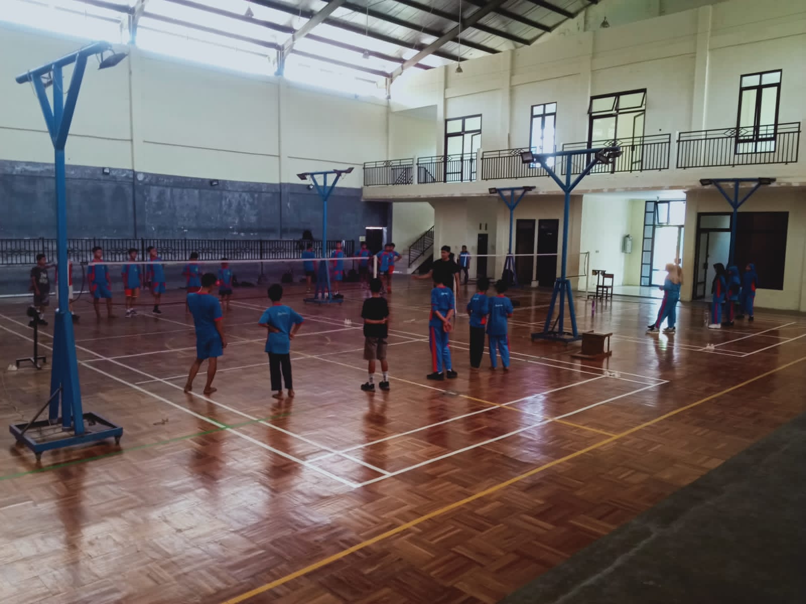 Galeri 1 untuk ekstrakurikuler Badminton