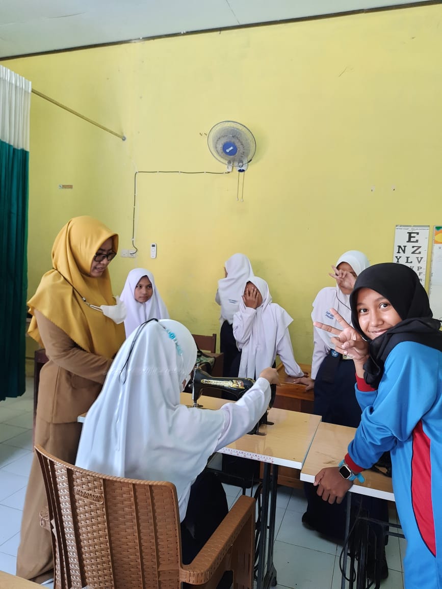 Galeri 5 untuk ekstrakurikuler Menjahit