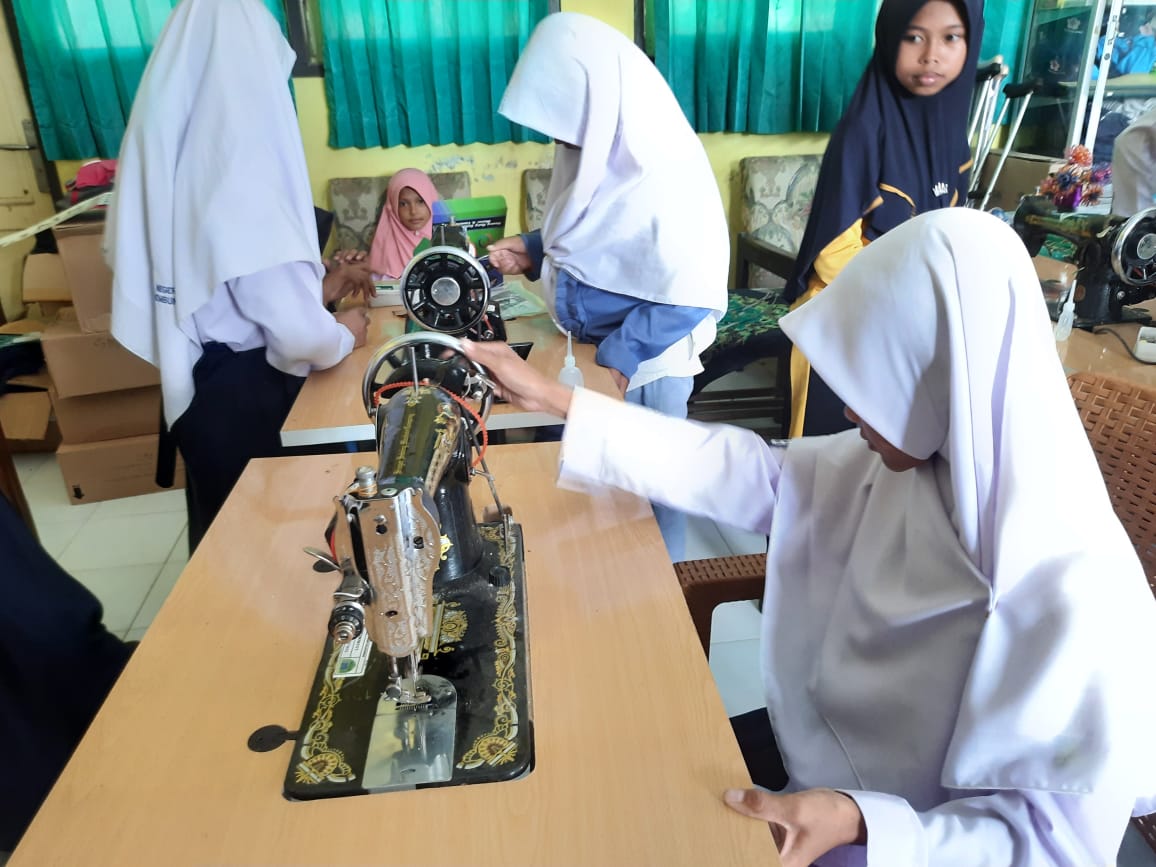 Galeri 7 untuk ekstrakurikuler Menjahit