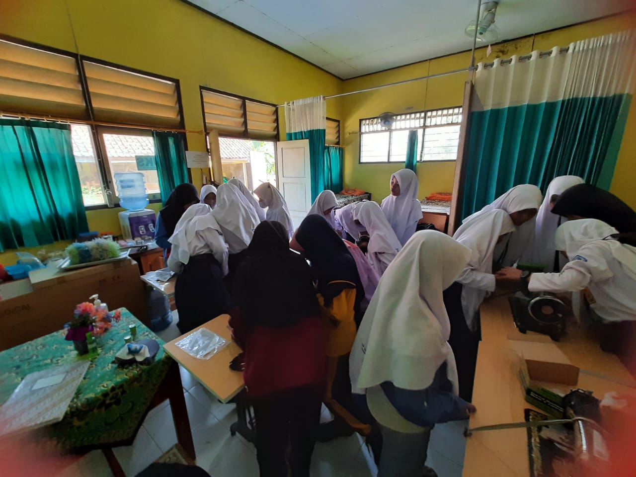 Galeri 10 untuk ekstrakurikuler Menjahit