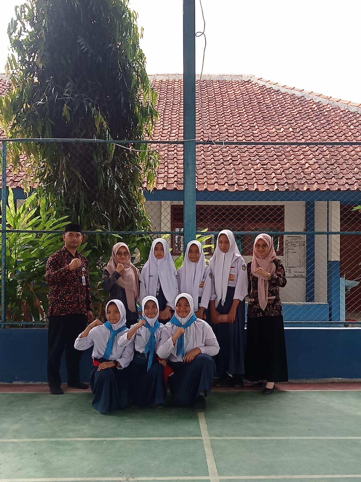 Galeri 2 untuk ekstrakurikuler Palang Merah Remaja