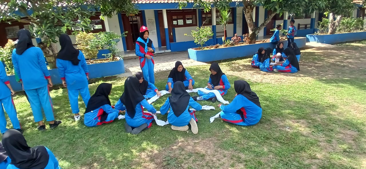 Galeri 3 untuk ekstrakurikuler Palang Merah Remaja