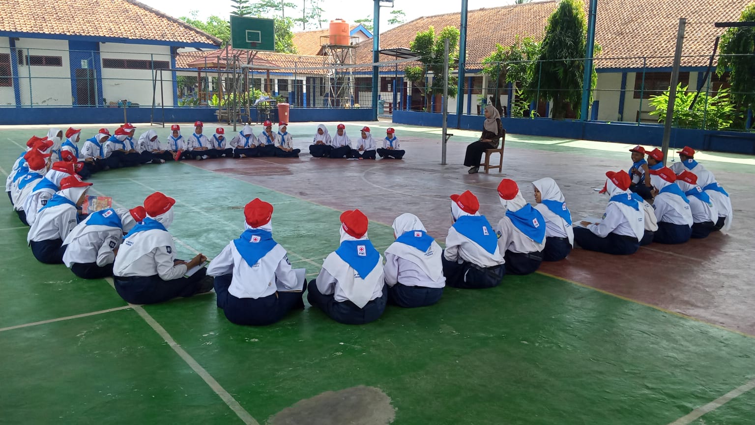 Galeri 4 untuk ekstrakurikuler Palang Merah Remaja