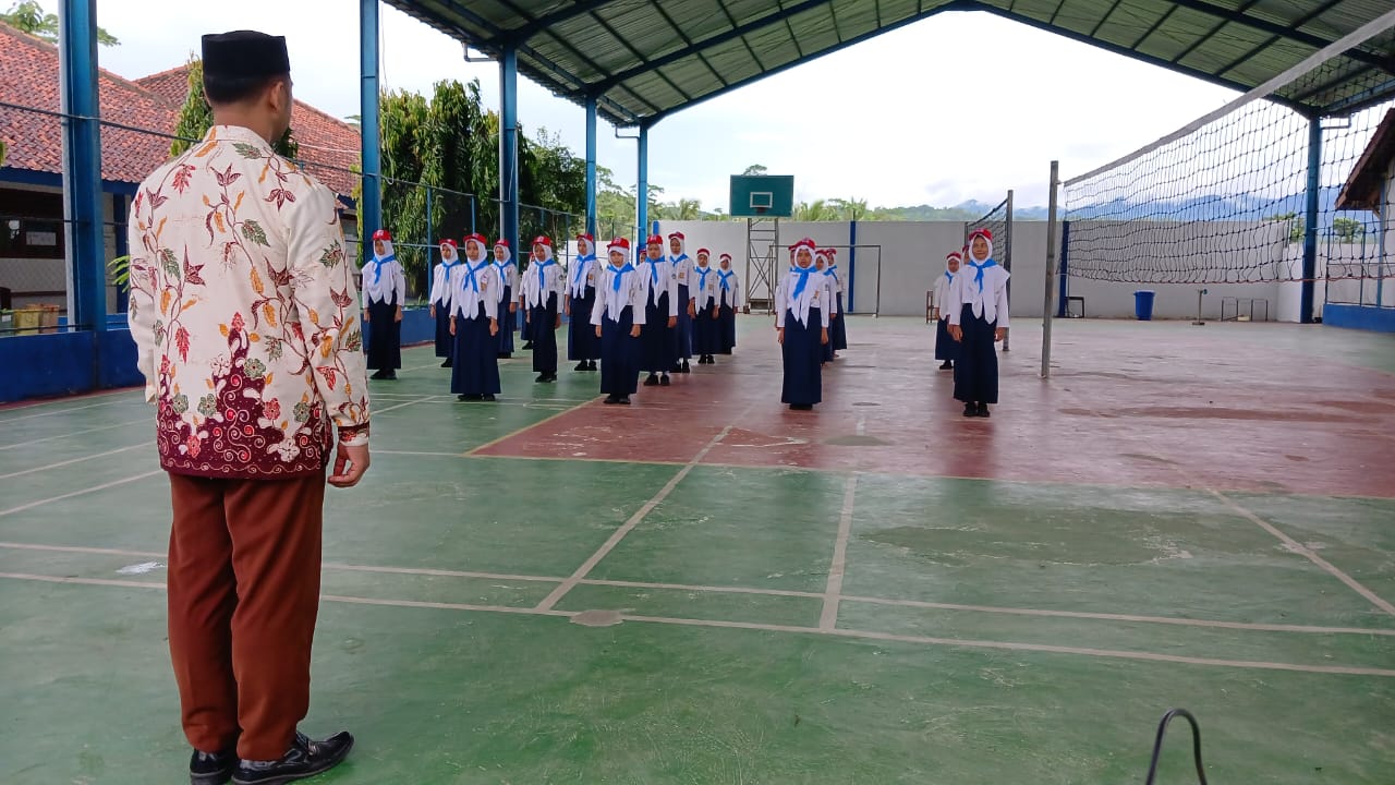 Galeri 5 untuk ekstrakurikuler Palang Merah Remaja