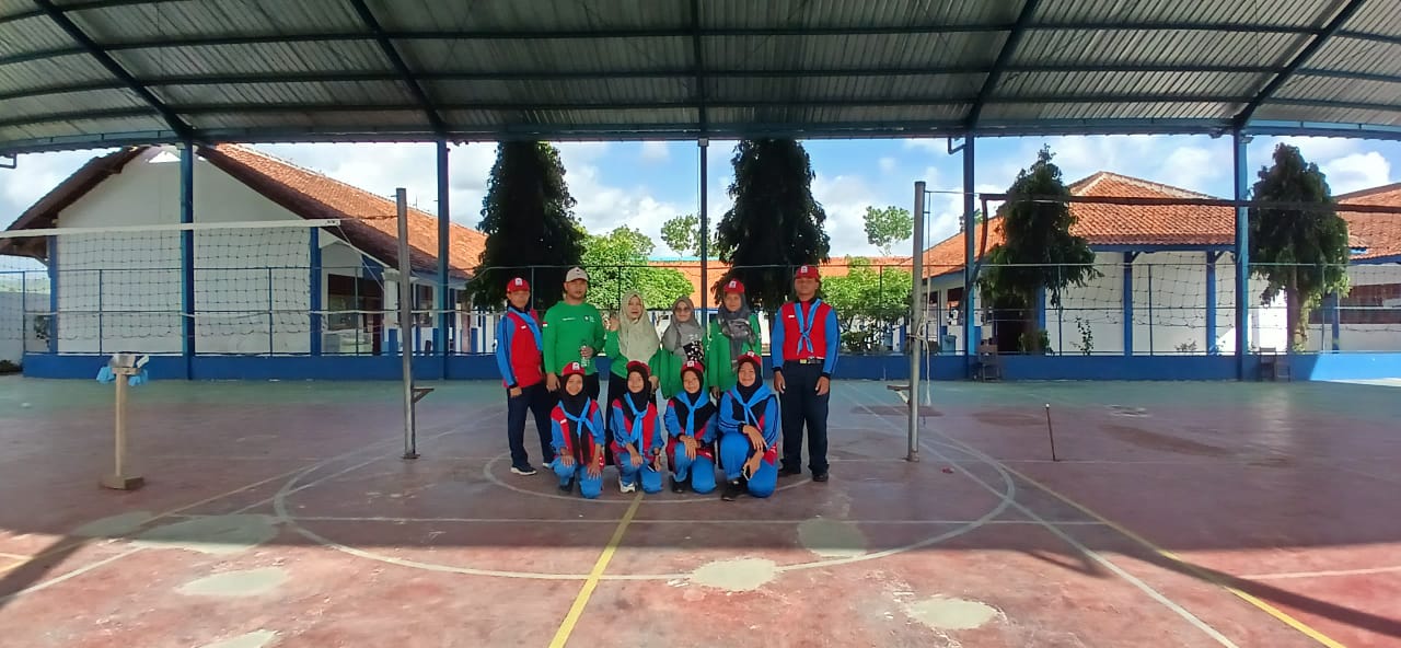 Galeri 6 untuk ekstrakurikuler Palang Merah Remaja