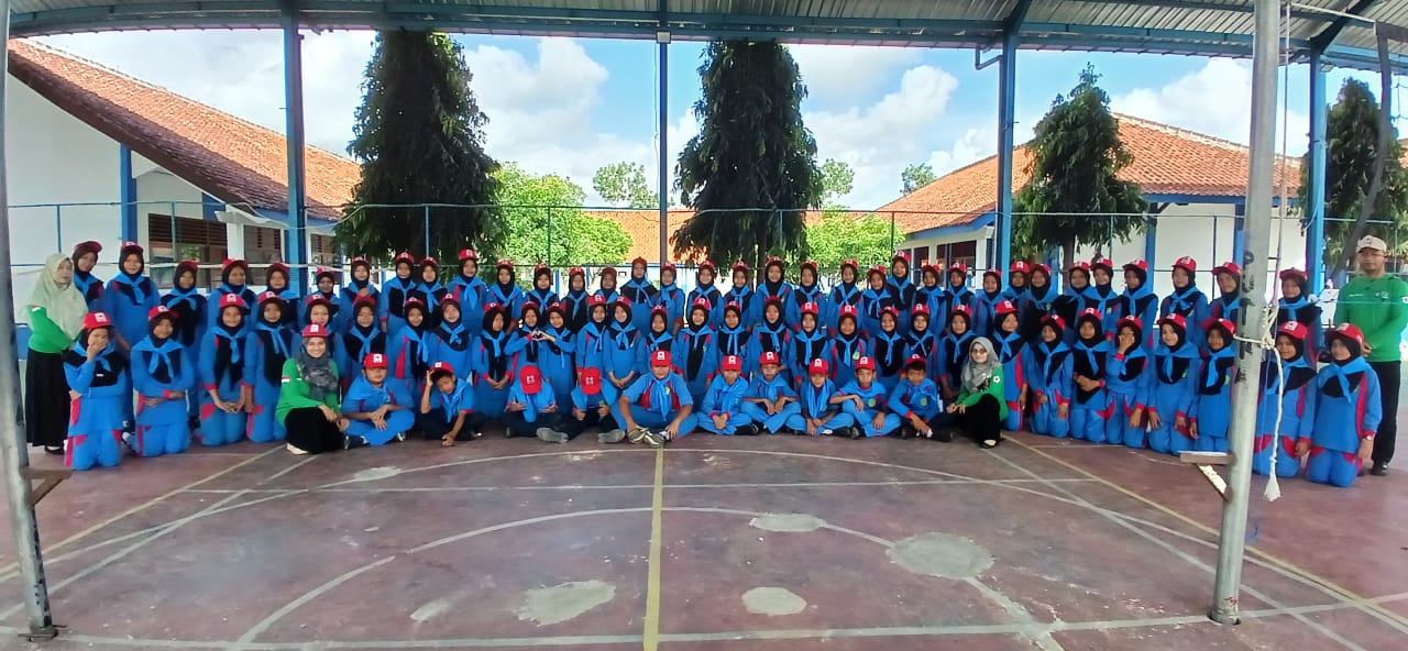 Galeri 7 untuk ekstrakurikuler Palang Merah Remaja