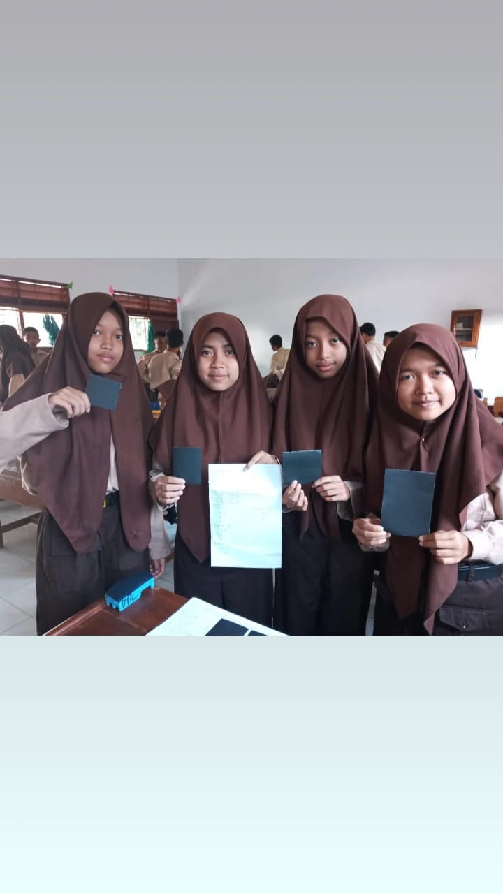 Galeri 3 untuk ekstrakurikuler Sains Club