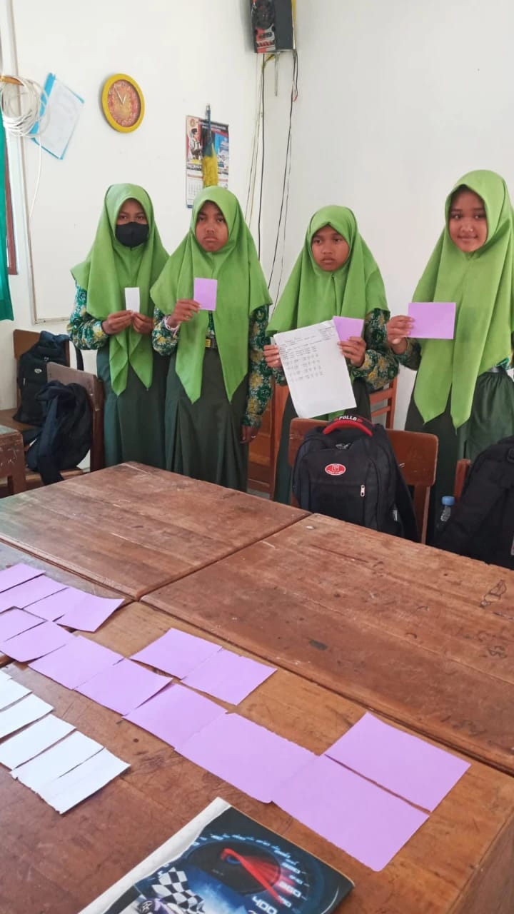 Galeri 4 untuk ekstrakurikuler Sains Club