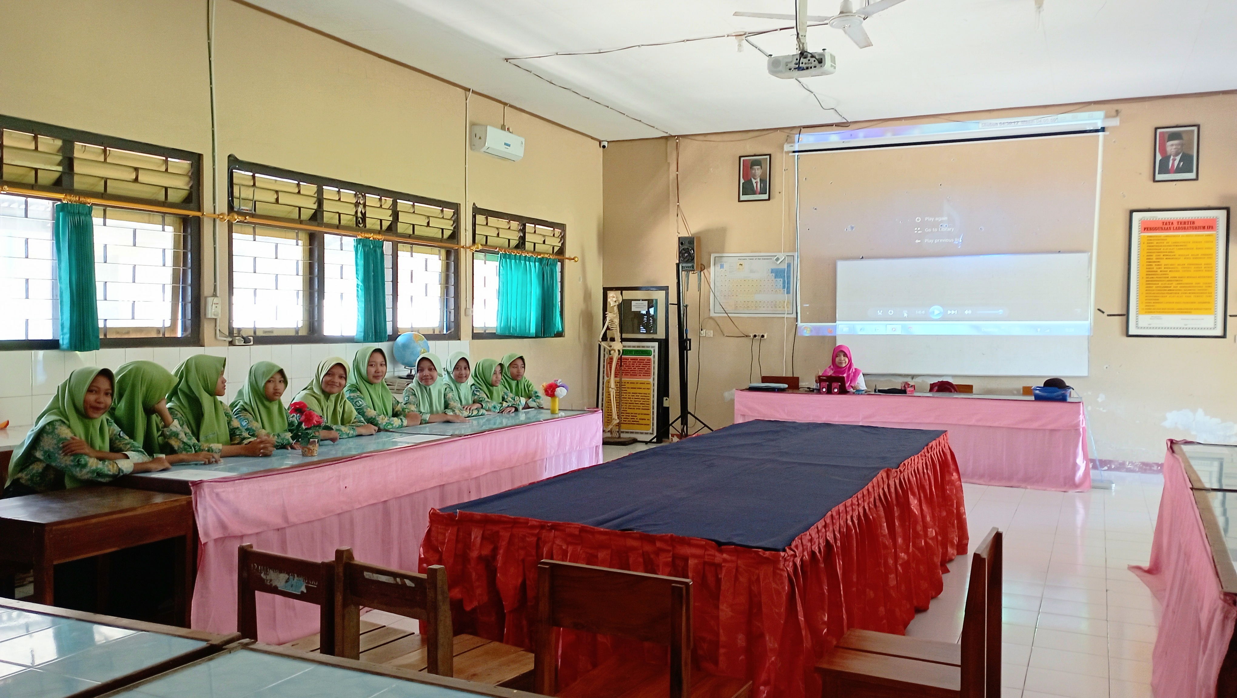 Galeri 5 untuk ekstrakurikuler Seni Musik