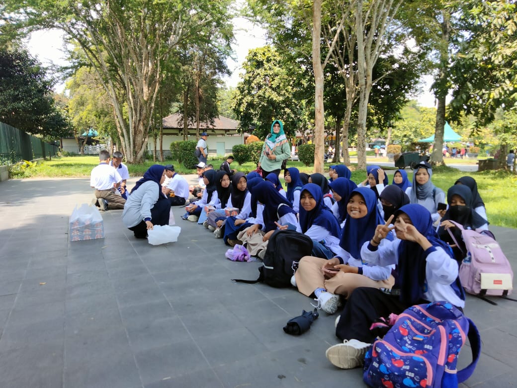 Galeri 4 untuk ekstrakurikuler English Club