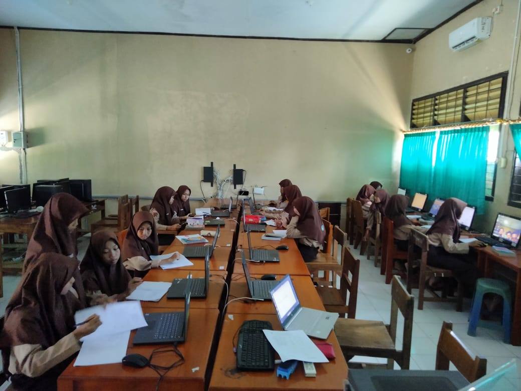 Galeri 6 untuk ekstrakurikuler English Club