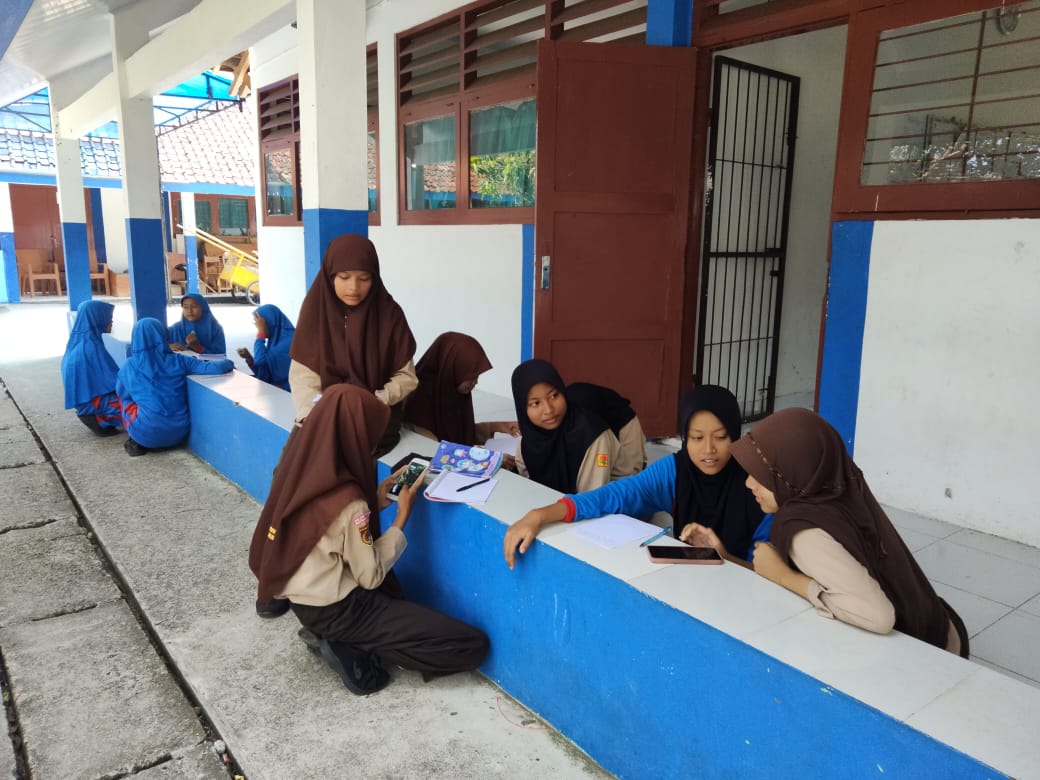 Galeri 8 untuk ekstrakurikuler English Club