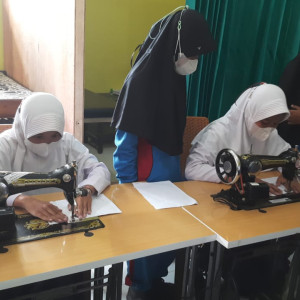 Galeri gambar Kegiatan Menjahit 4