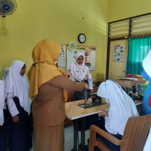 Galeri gambar Kegiatan Menjahit 1