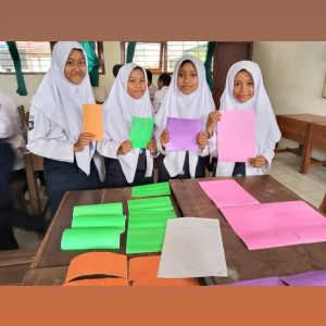 Galeri gambar Kegiatan Sains Club 5