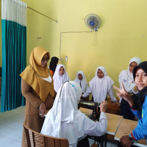 Galeri gambar Kegiatan Menjahit 6