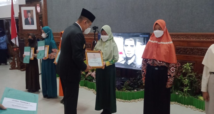 SMP Negeri 2 Prembun Sabet Juara Terbaik 1 Membaca Sejarah Hari Jadi Kabupaten Kebumen ke-392 Jenjang SMP/Sederajat