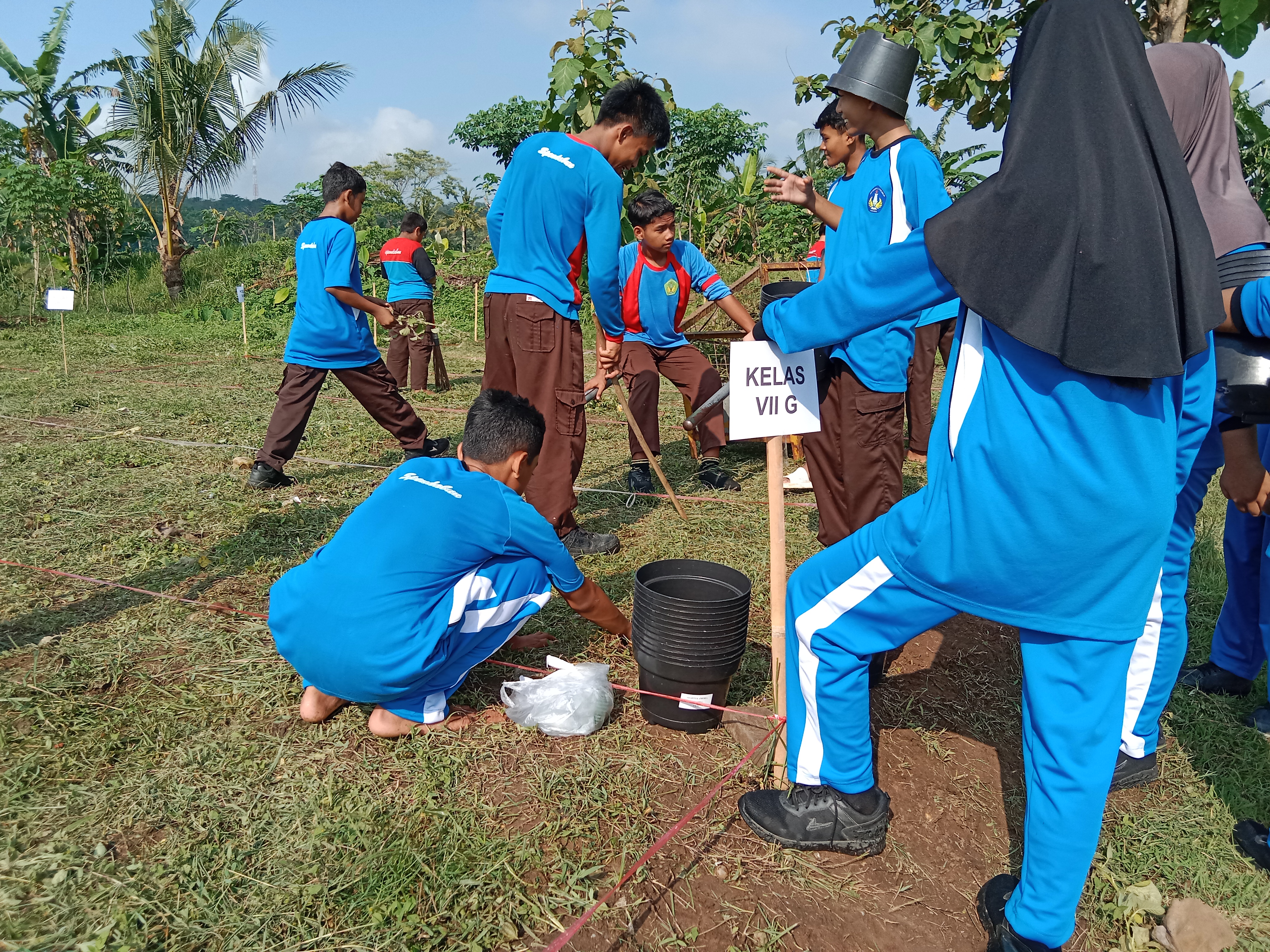 Kegiatan World Cleanup Day (WCD) SMP Negeri 2 Prembun